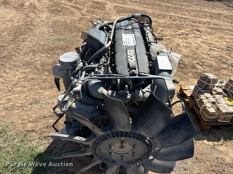 image for item FI0381 Paccar engine