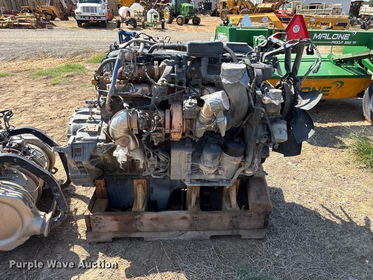 image for item FI0381 Paccar engine