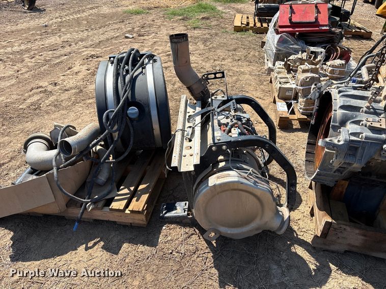 image for item FI0381 Paccar engine