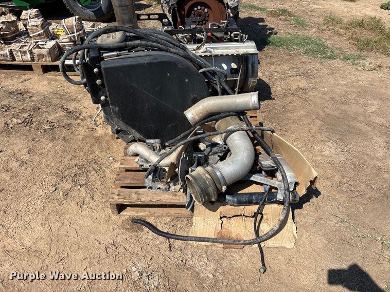 image for item FI0381 Paccar engine