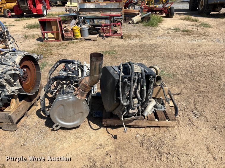 image for item FI0381 Paccar engine
