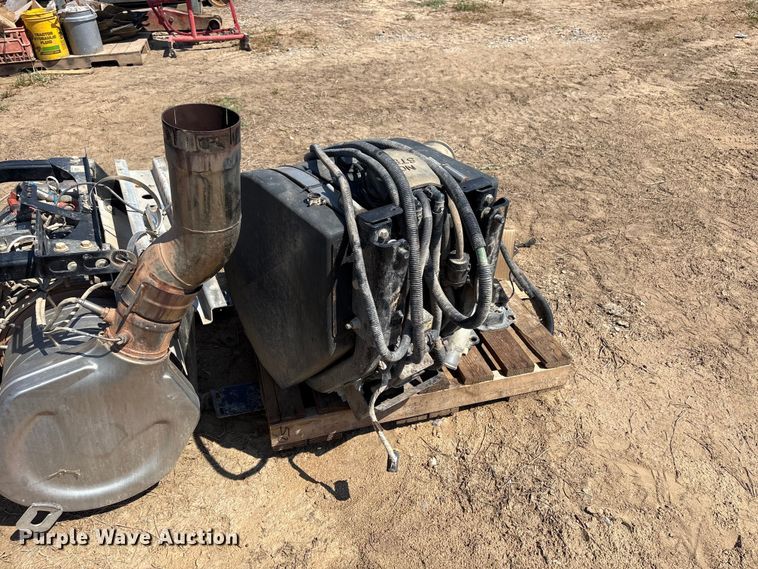 image for item FI0381 Paccar engine