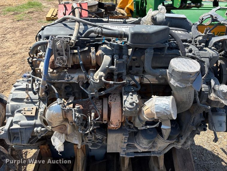 image for item FI0381 Paccar engine