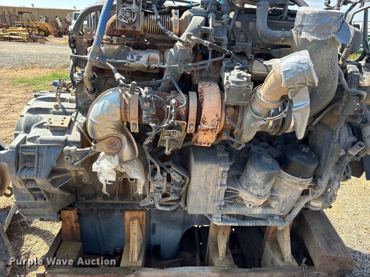 image for item FI0381 Paccar engine