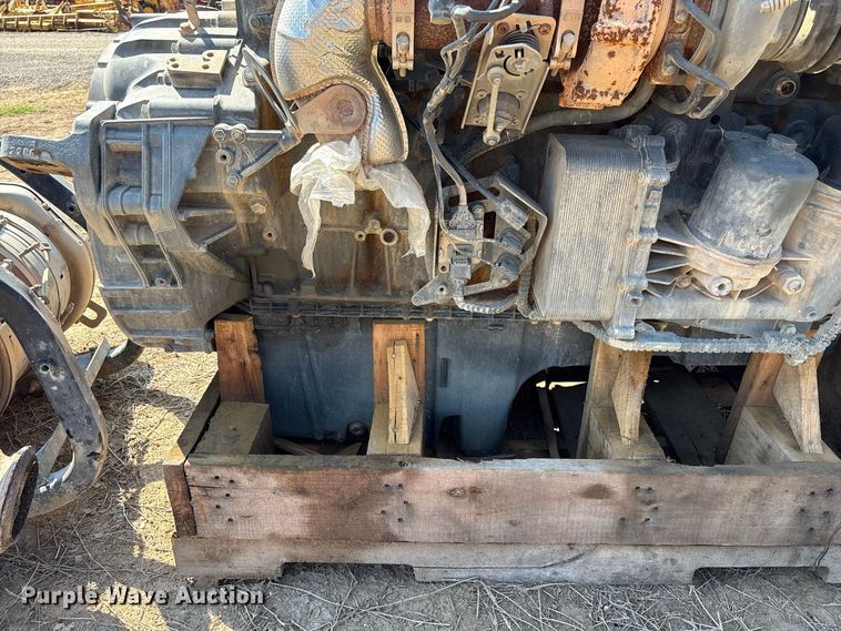 image for item FI0381 Paccar engine