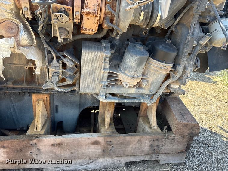 image for item FI0381 Paccar engine