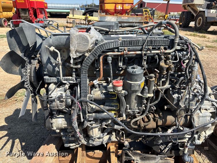 image for item FI0381 Paccar engine