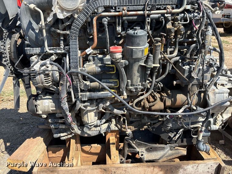 image for item FI0381 Paccar engine