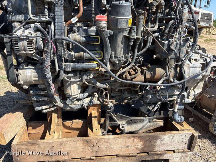 image for item FI0381 Paccar engine