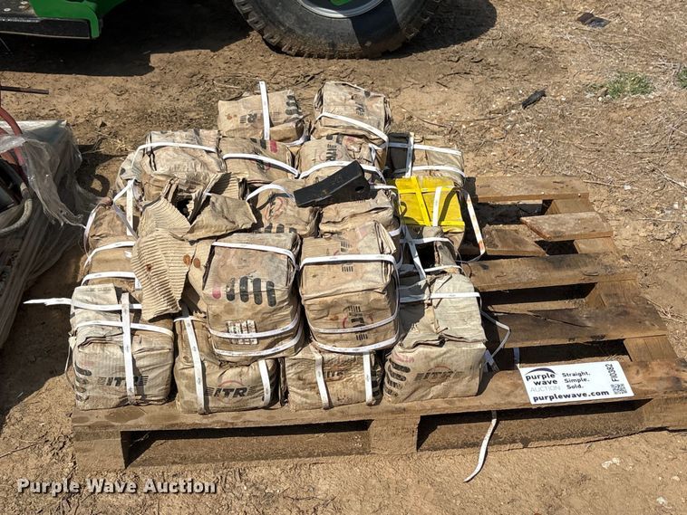 image for item FI0382 Approximately 250 ITR bucket teeth 