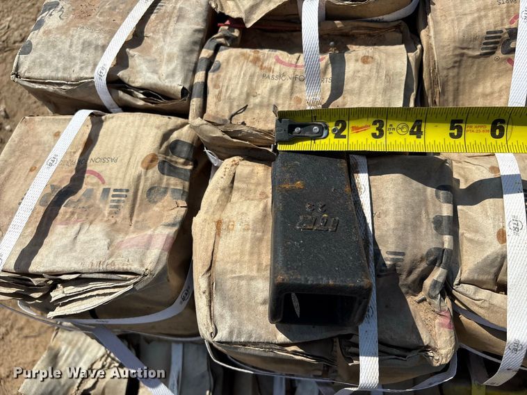 image for item FI0382 Approximately 250 ITR bucket teeth 