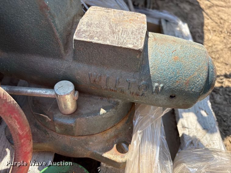 image for item FI0383 Tools