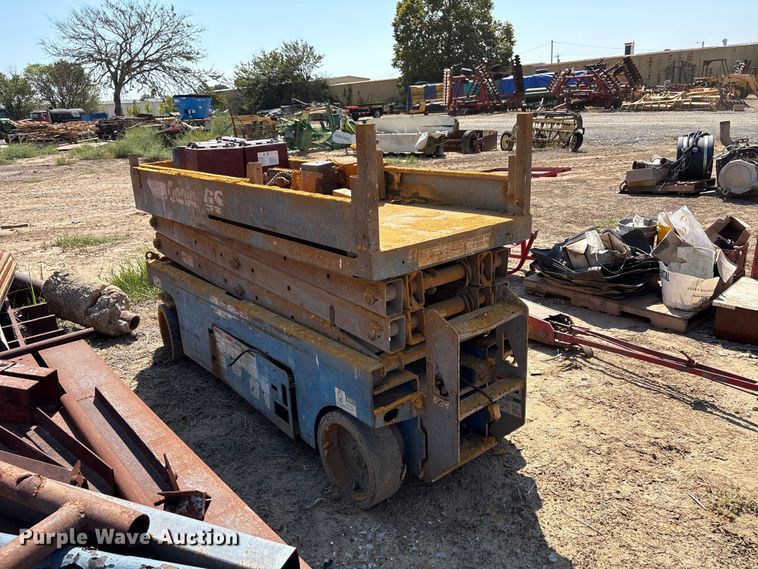 image for item FI0386 Genie scissor lift