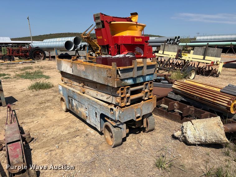 image for item FI0386 Genie scissor lift