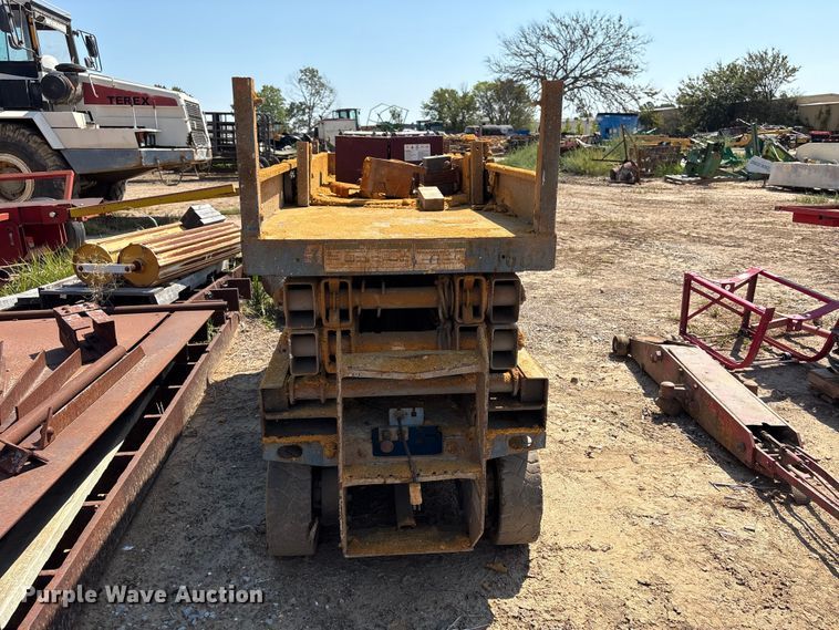 image for item FI0386 Genie scissor lift