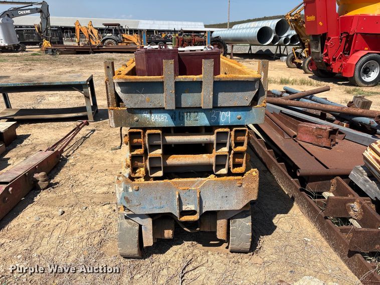 image for item FI0386 Genie scissor lift