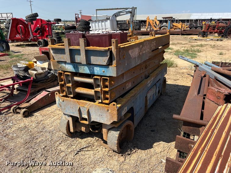 image for item FI0386 Genie scissor lift