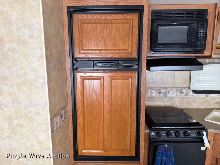 image for item FI0401 2008 Jayco Jay Feather LGT camper