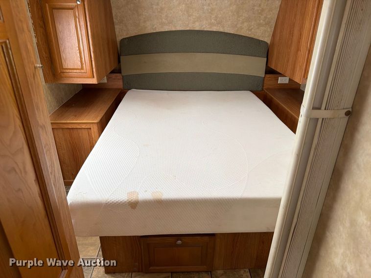 image for item FI0401 2008 Jayco Jay Feather LGT camper