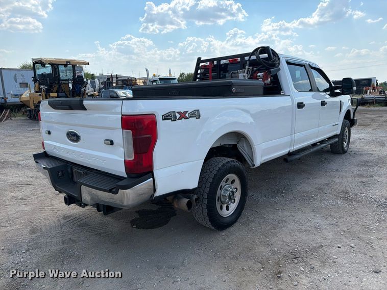 image for item FI0405 2019 Ford F250 Super Duty Crew Cab pickup truck