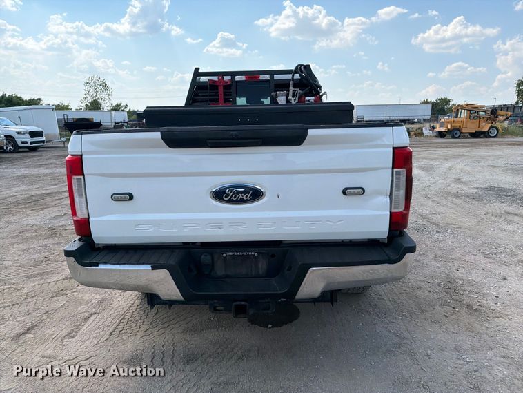 image for item FI0405 2019 Ford F250 Super Duty Crew Cab pickup truck