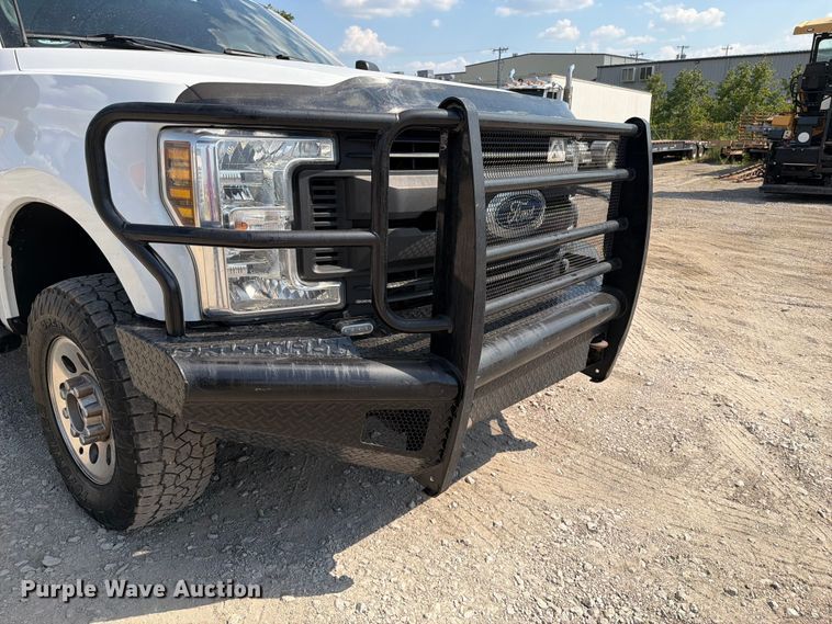 image for item FI0405 2019 Ford F250 Super Duty Crew Cab pickup truck