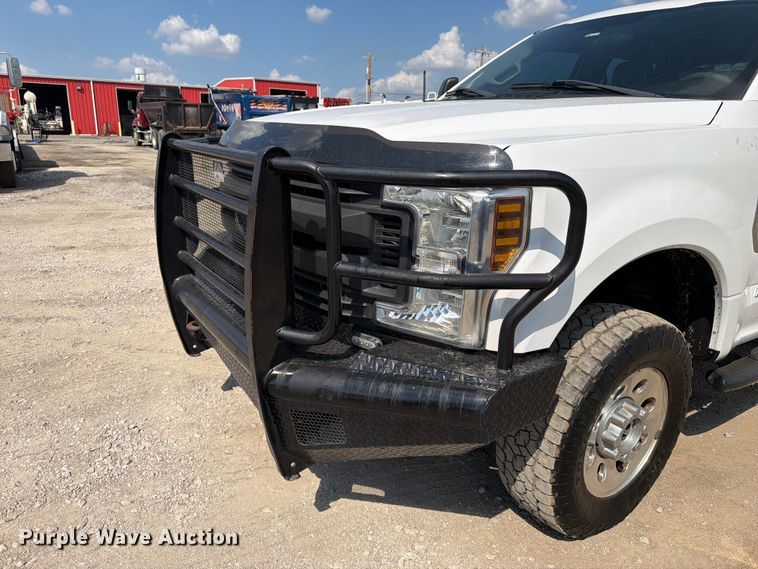 image for item FI0405 2019 Ford F250 Super Duty Crew Cab pickup truck