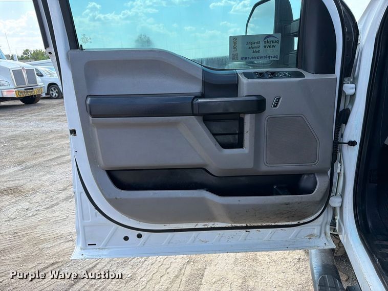image for item FI0405 2019 Ford F250 Super Duty Crew Cab pickup truck