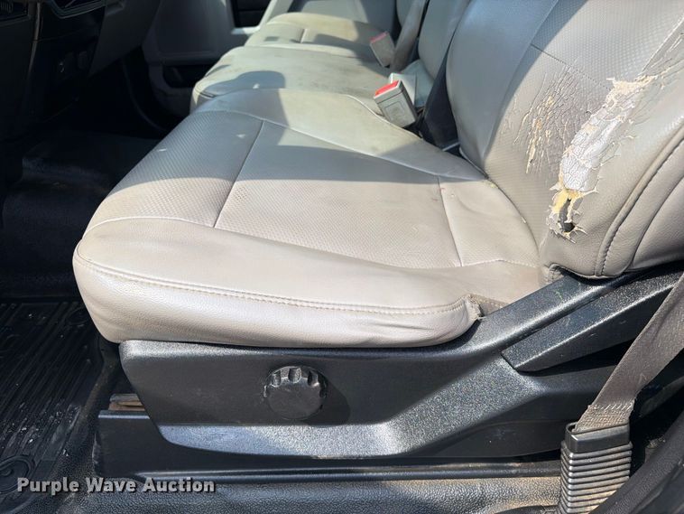 image for item FI0405 2019 Ford F250 Super Duty Crew Cab pickup truck
