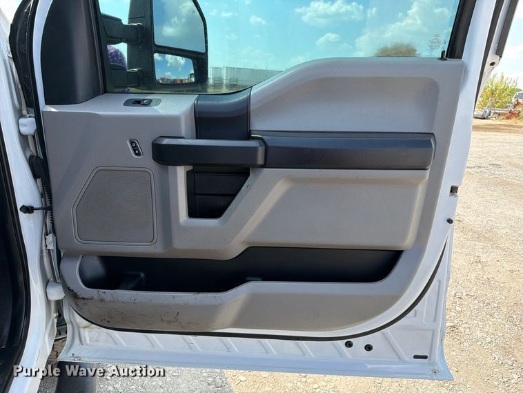 image for item FI0405 2019 Ford F250 Super Duty Crew Cab pickup truck