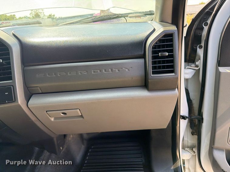 image for item FI0405 2019 Ford F250 Super Duty Crew Cab pickup truck