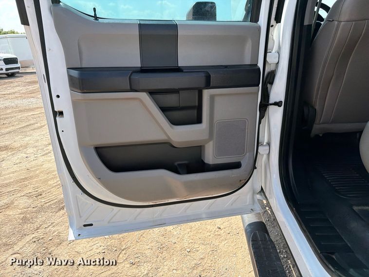 image for item FI0405 2019 Ford F250 Super Duty Crew Cab pickup truck