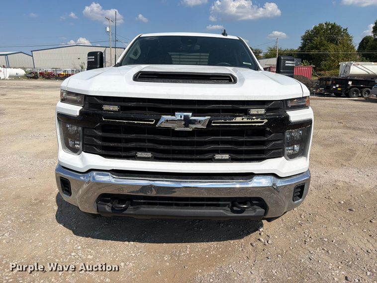 image for item FI0406 2024 Chevrolet Silverado 2500HD Crew Cab pickup truck