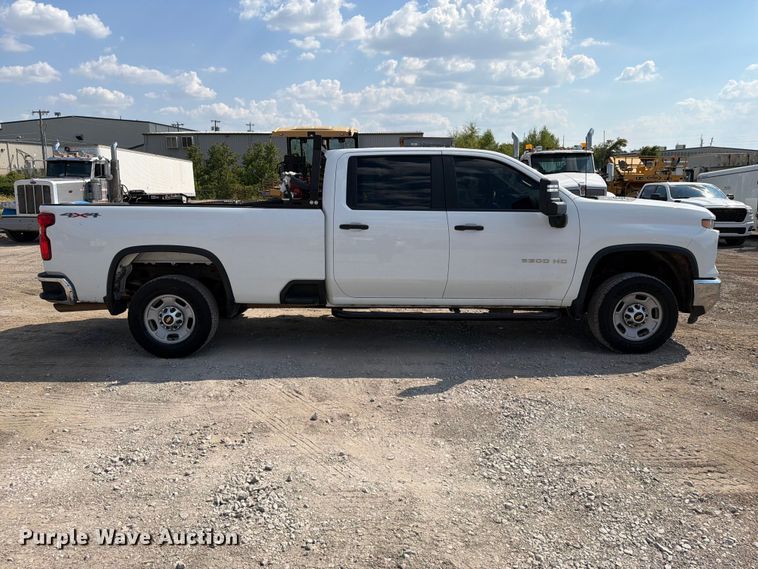 image for item FI0406 2024 Chevrolet Silverado 2500HD Crew Cab pickup truck