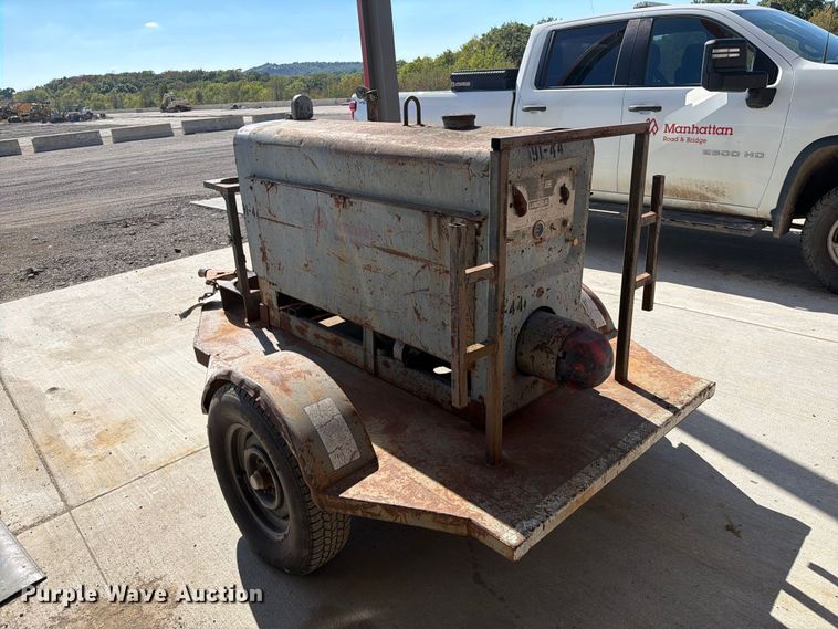 image for item FI0413 Lincoln SA-200 welder