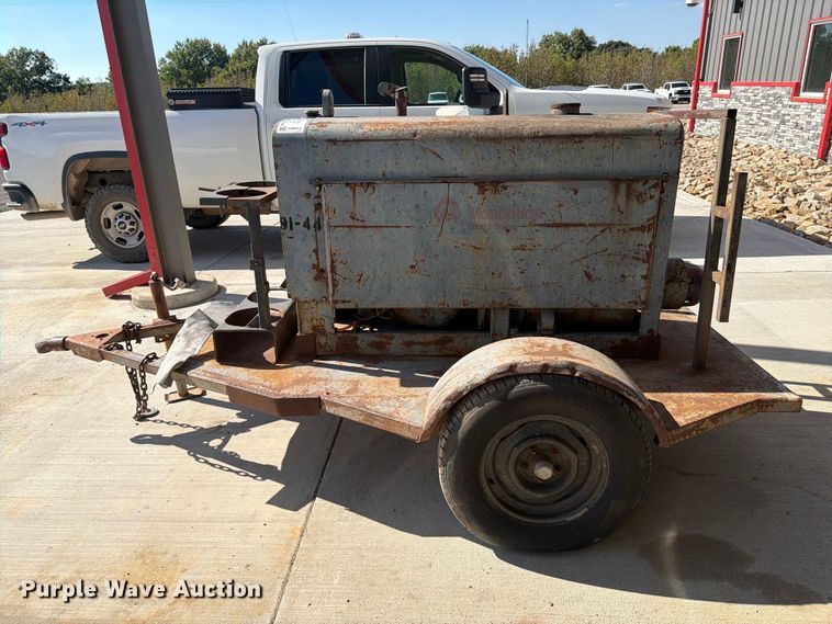 image for item FI0413 Lincoln SA-200 welder