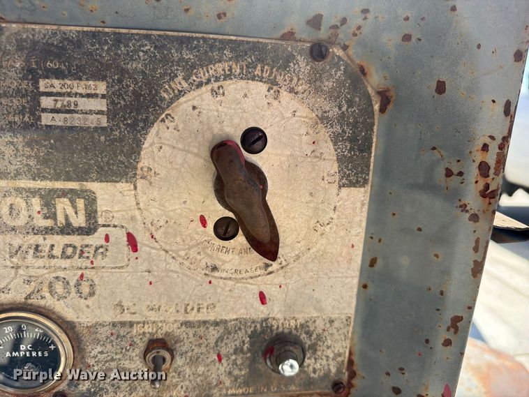 image for item FI0413 Lincoln SA-200 welder