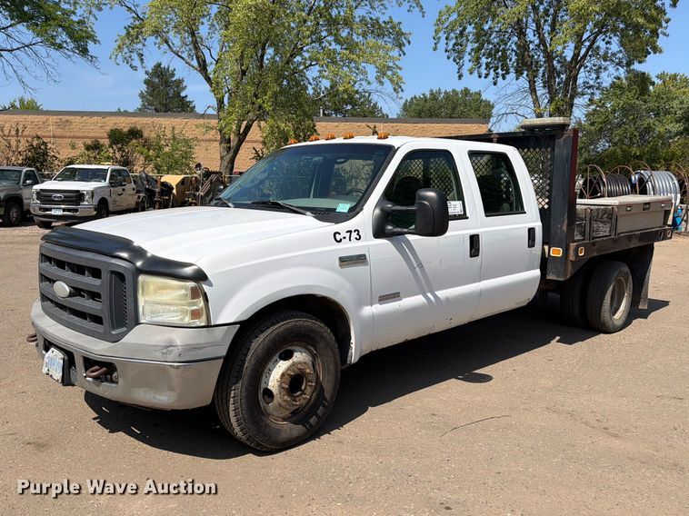 2005 Ford F350 Super Duty Crew Cab flatbed pickup truck