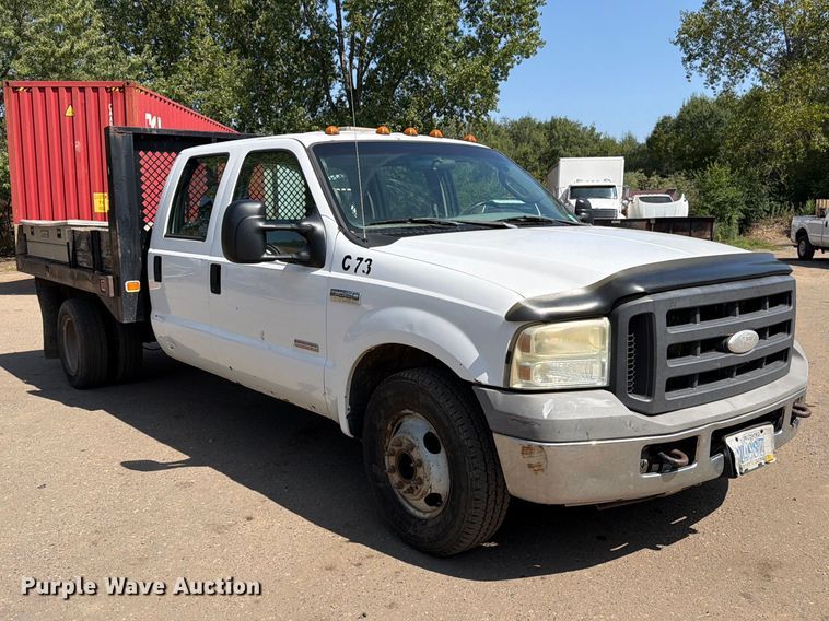 image for item FK3377 2005 Ford F350 Super Duty Crew Cab flatbed pickup truck
