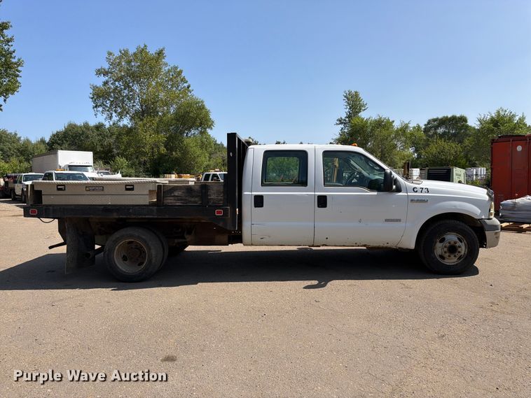 image for item FK3377 2005 Ford F350 Super Duty Crew Cab flatbed pickup truck