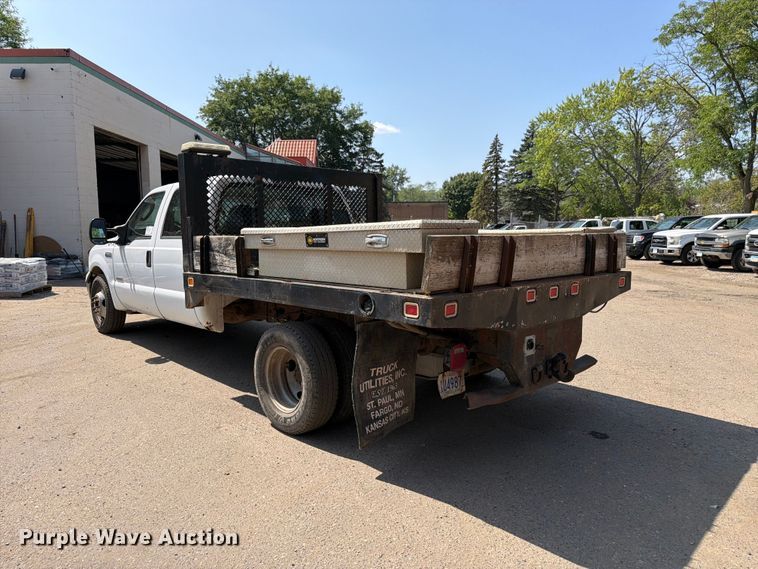 image for item FK3377 2005 Ford F350 Super Duty Crew Cab flatbed pickup truck