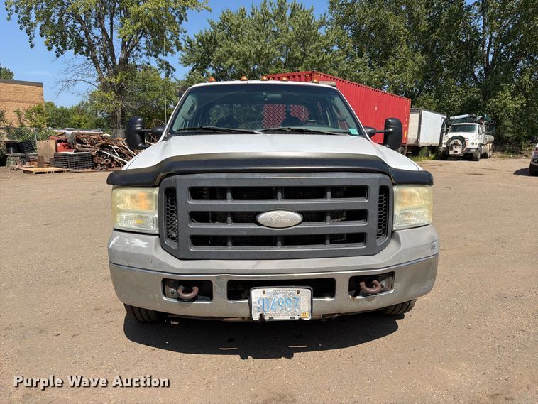image for item FK3377 2005 Ford F350 Super Duty Crew Cab flatbed pickup truck