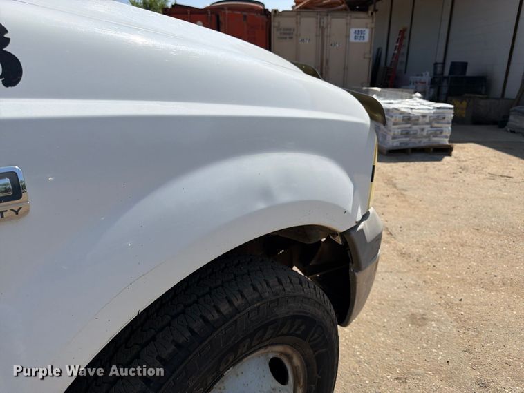 image for item FK3377 2005 Ford F350 Super Duty Crew Cab flatbed pickup truck