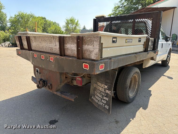 image for item FK3377 2005 Ford F350 Super Duty Crew Cab flatbed pickup truck