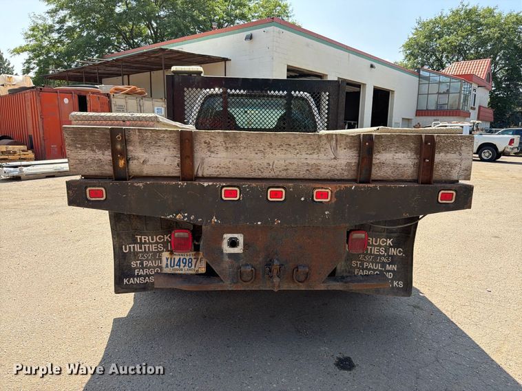 image for item FK3377 2005 Ford F350 Super Duty Crew Cab flatbed pickup truck