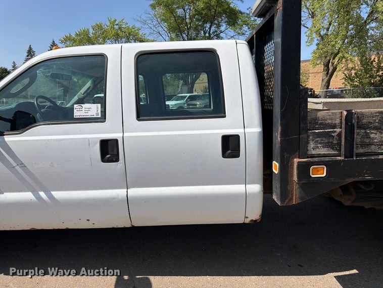 image for item FK3377 2005 Ford F350 Super Duty Crew Cab flatbed pickup truck