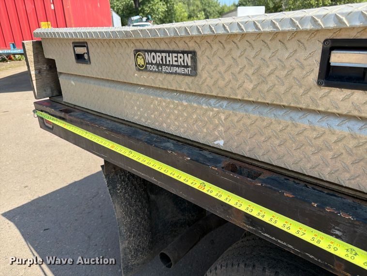 image for item FK3377 2005 Ford F350 Super Duty Crew Cab flatbed pickup truck