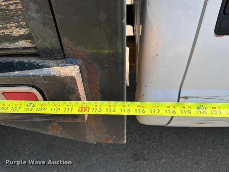 image for item FK3377 2005 Ford F350 Super Duty Crew Cab flatbed pickup truck