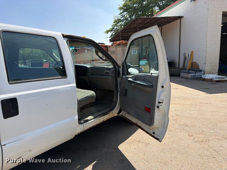 image for item FK3377 2005 Ford F350 Super Duty Crew Cab flatbed pickup truck
