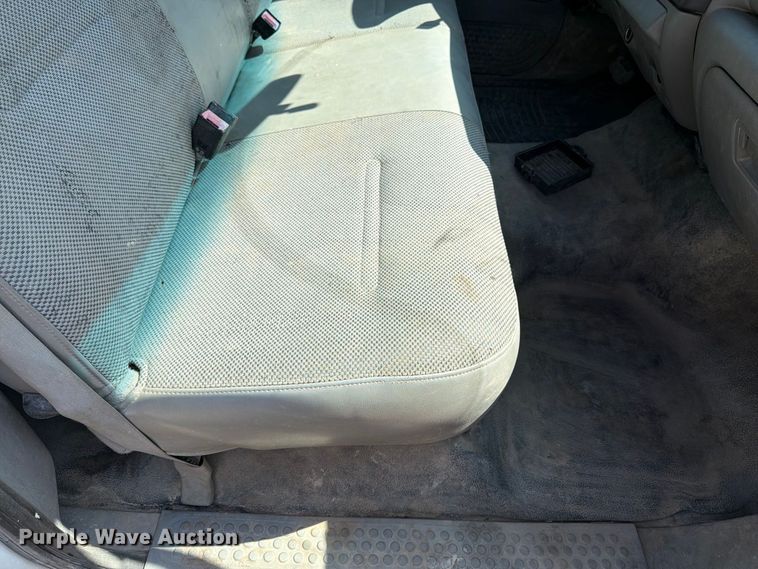 image for item FK3377 2005 Ford F350 Super Duty Crew Cab flatbed pickup truck